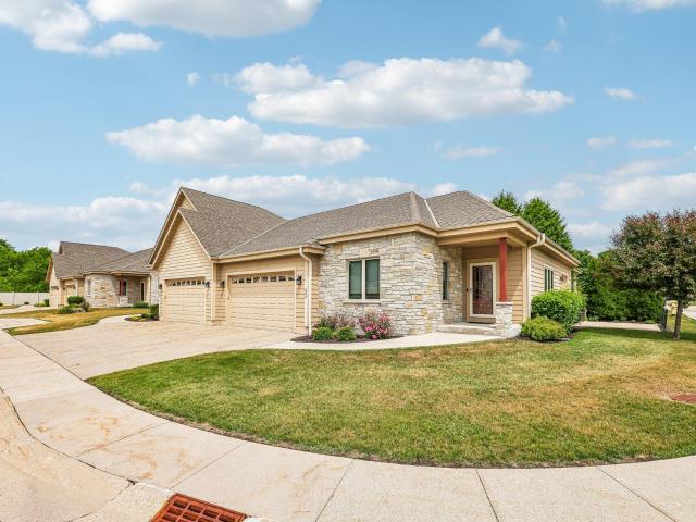 Condo for sale in Waukesha, Wisconsin