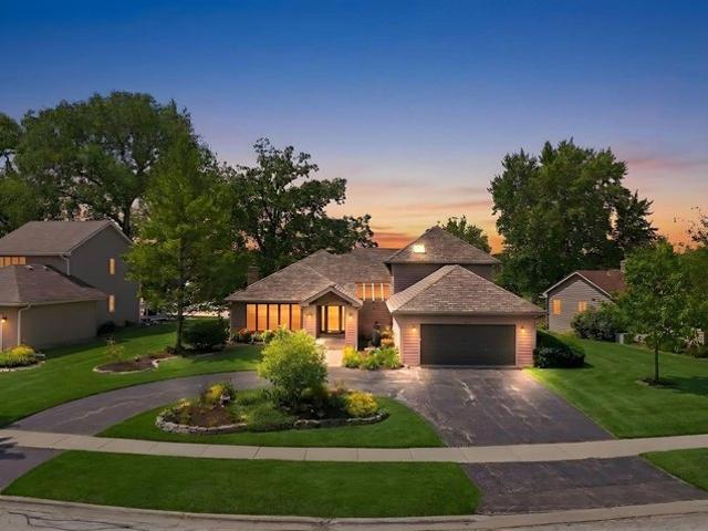 House for sale in Lindenhurst, Illinois