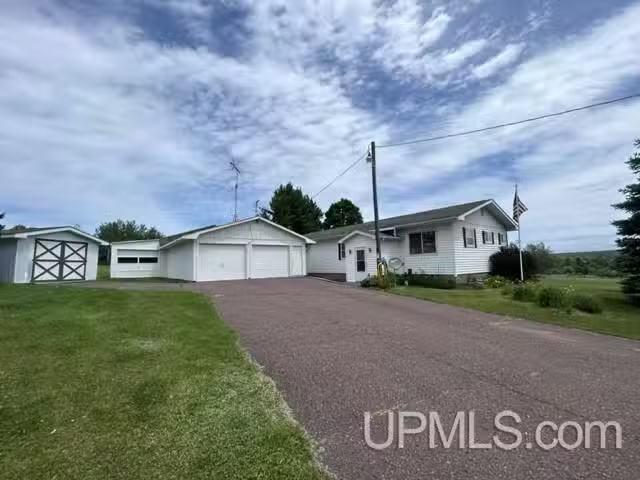 House for sale in Houghton