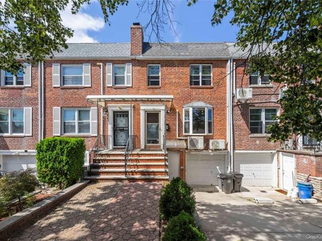 House for sale in Queens, Arverne