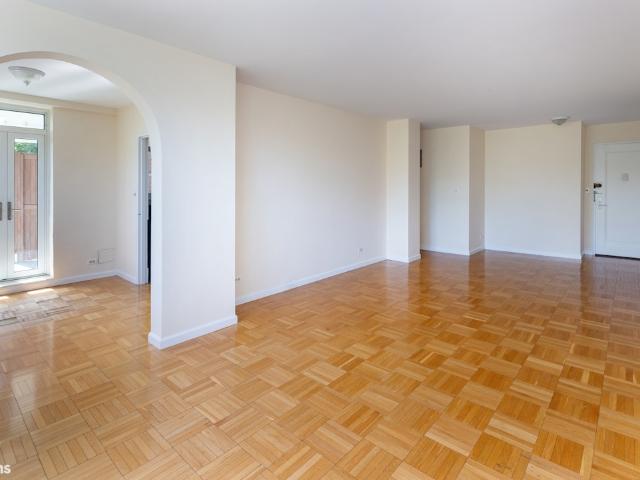 Property for sale in The Bronx, Arverne