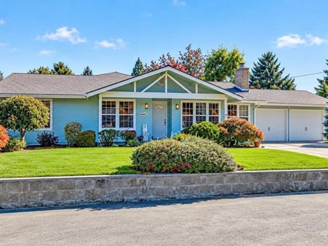 House for sale in Central Point, Jackson County