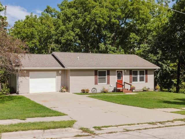 House for sale in Mineral Point, Iowa County