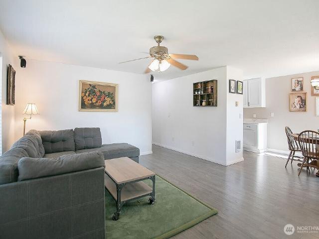 House for sale in Castle Rock, Washington