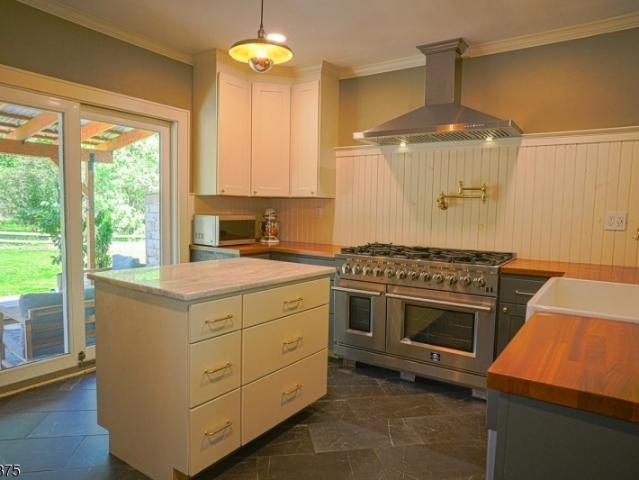 House for sale in Neshanic Station, New Jersey
