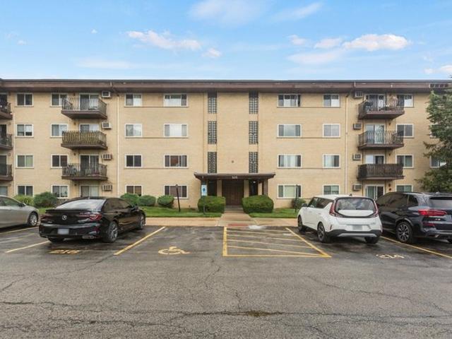 Condo for sale in Arlington Heights, Illinois