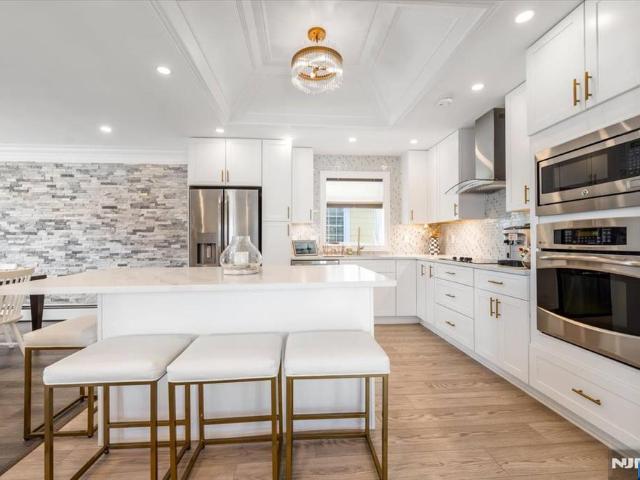 House for sale in Lyndhurst, New Jersey