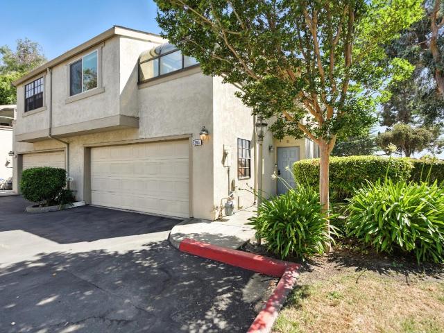 Townhouse for sale in Newark