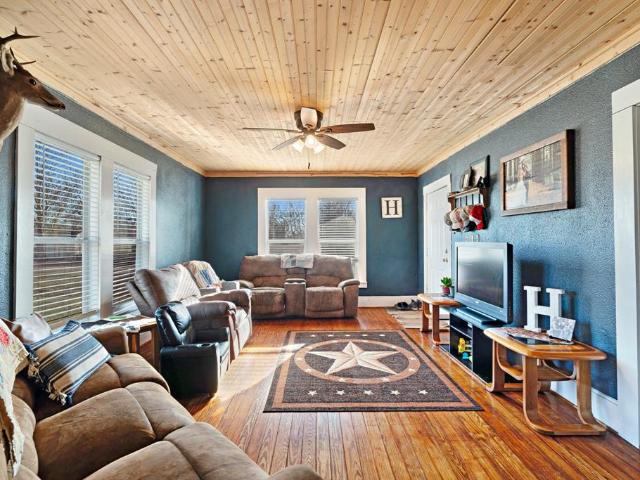 House for sale in Bagwell, Texas