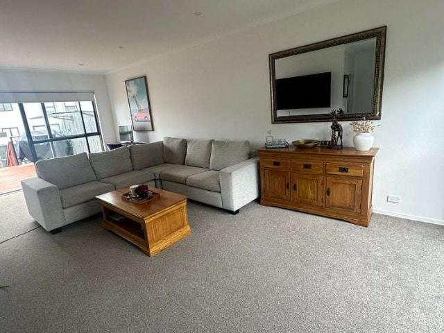 Townhouse for rent in Paremoremo
