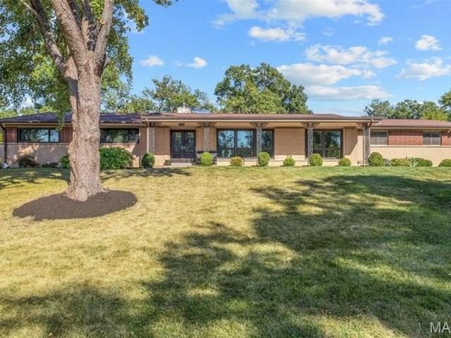 House for sale in Creve Coeur, Missouri