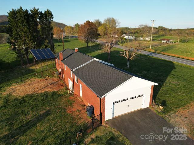 House for sale in Hiddenite, North Carolina