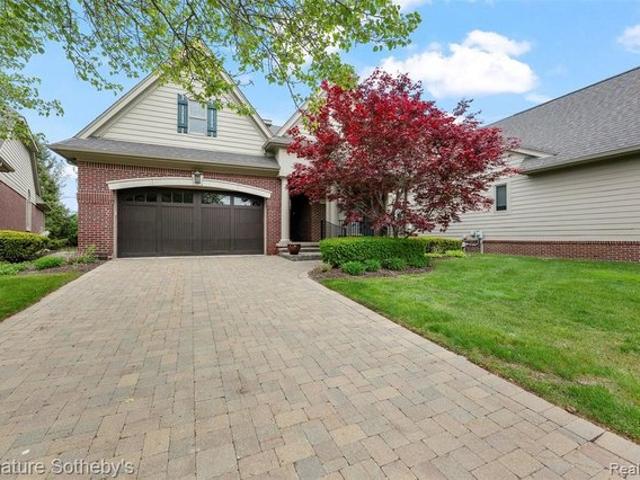 Condo for sale in West Bloomfield, Michigan