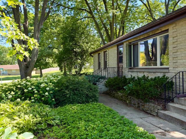 House for sale in Greenfield Park, Wisconsin
