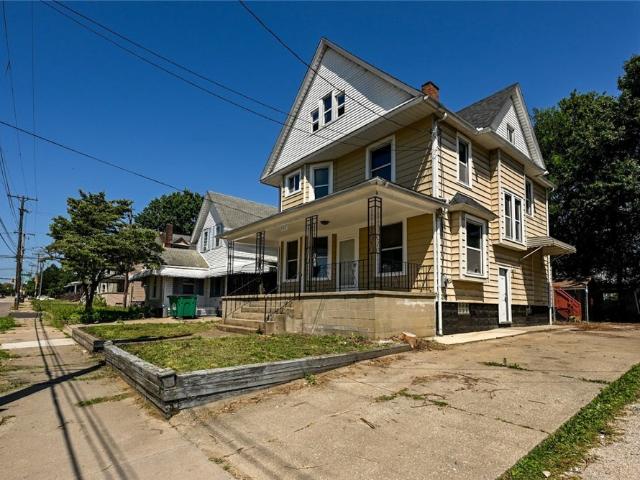 House for sale in Summit, Ohio