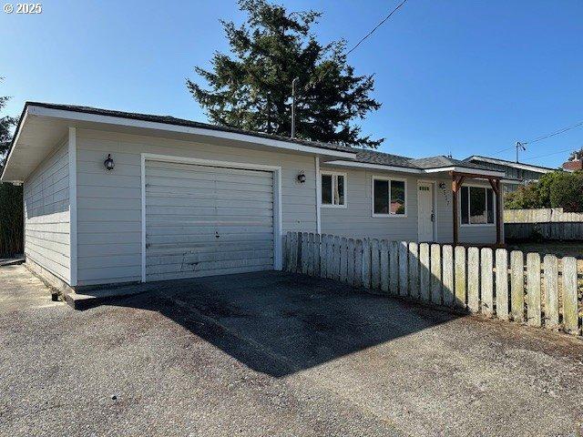 House for sale in Coos Bay
