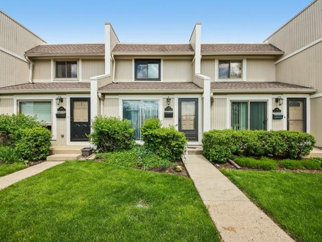 Townhouse for sale in Grayslake, Illinois