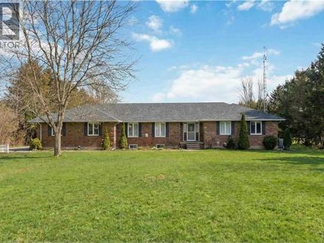 House for sale in Plympton–wyoming, Ontario