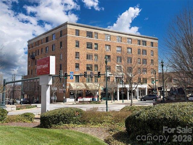 Condo for sale in Hendersonville, North Carolina