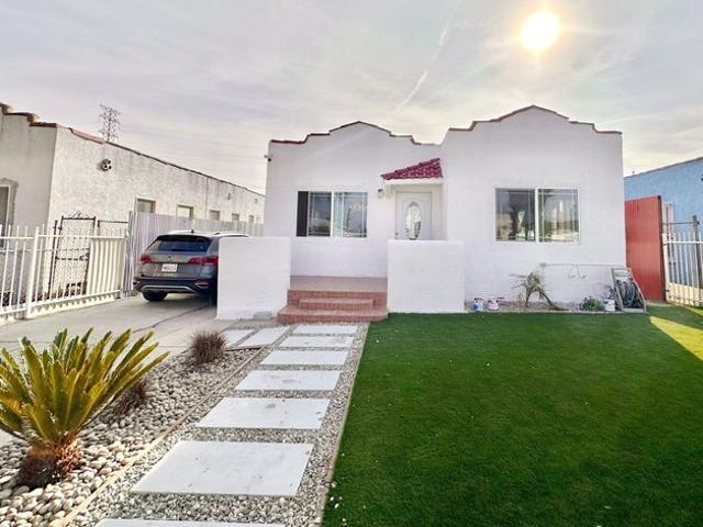 Townhouse for sale in Westmont, Canoga Park