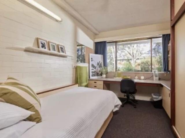 Room for rent in Lawes, Queensland