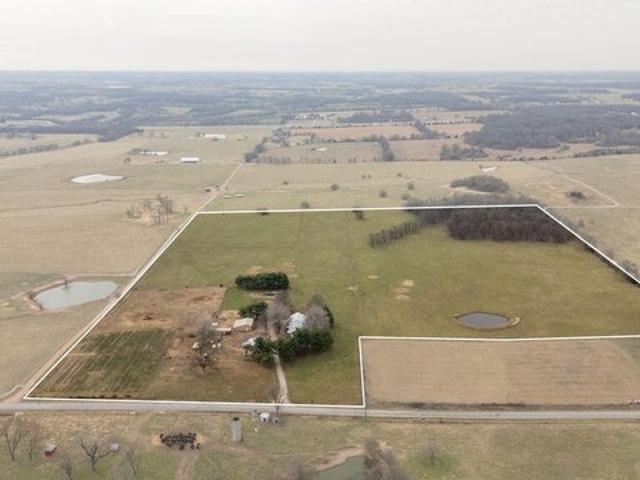 House for sale in Stotts City, Missouri