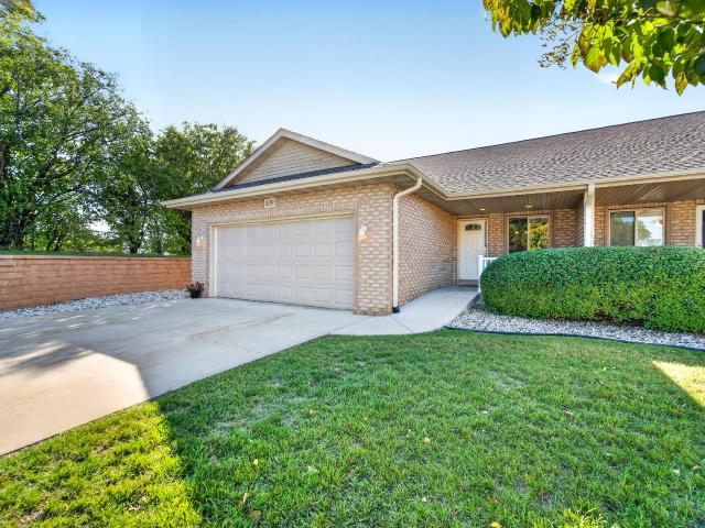 Condo for sale in Oconomowoc, Waukesha County