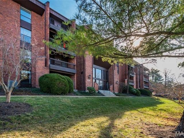 Condo for sale in Creve Coeur, Missouri