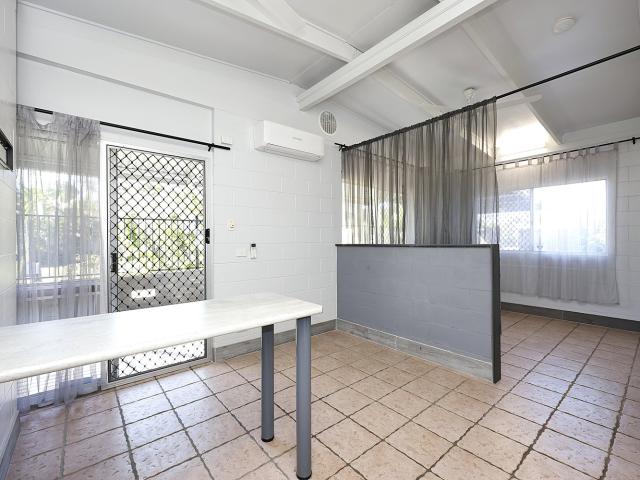 Granny Flat for rent in Holloways Beach, Cairns