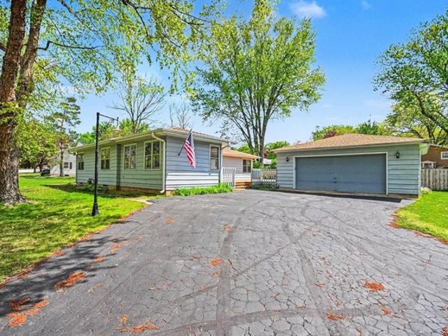 House for sale in Mchenry, Illinois