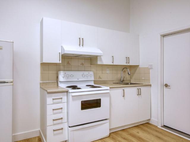 Apartment for rent in Milton-Parc, Montréal