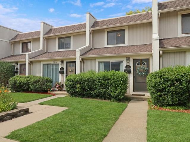 Townhouse for sale in Grayslake, Illinois