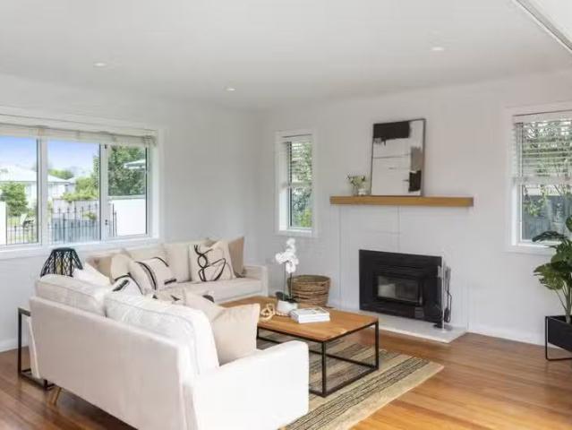 House for sale in Chaslands, Canterbury