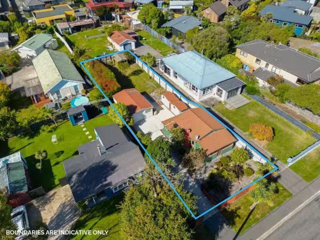 House for sale in Chaslands, Canterbury