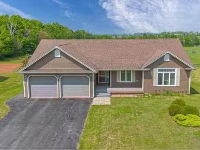 House for sale in Stratford, Town of Stratford