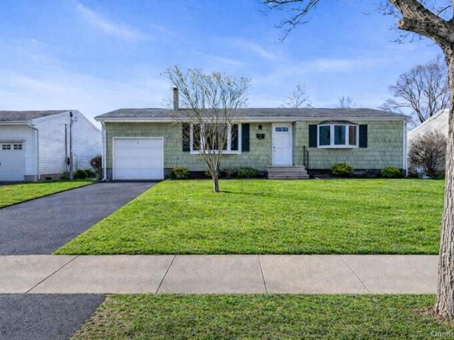 House for sale in Huntington, New York
