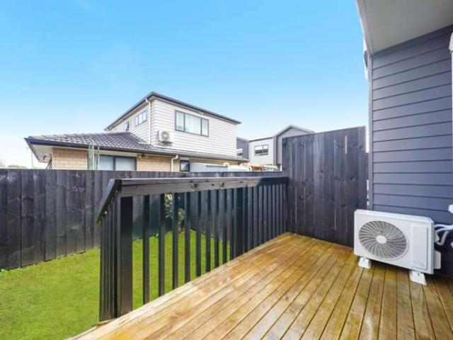 Townhouse for sale in Owhata, Oroua County