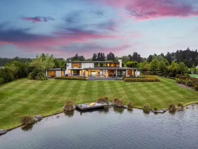 House for sale in Chaslands, Canterbury