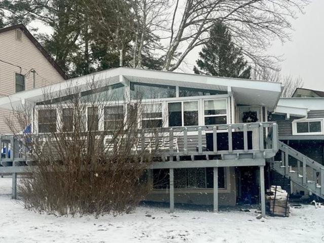 House for sale in Kauneonga Lake, Town of Bethel