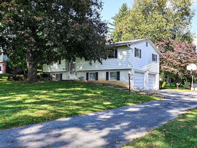 House for sale in Leola, Upper Leacock Township