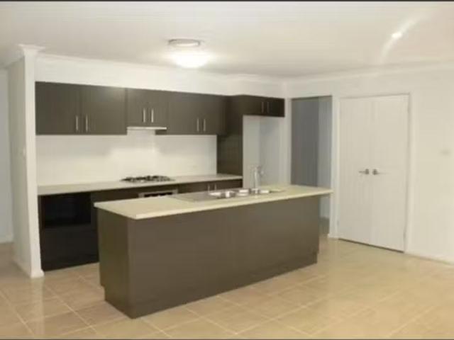 House for rent in Carnes Hill, Sydney