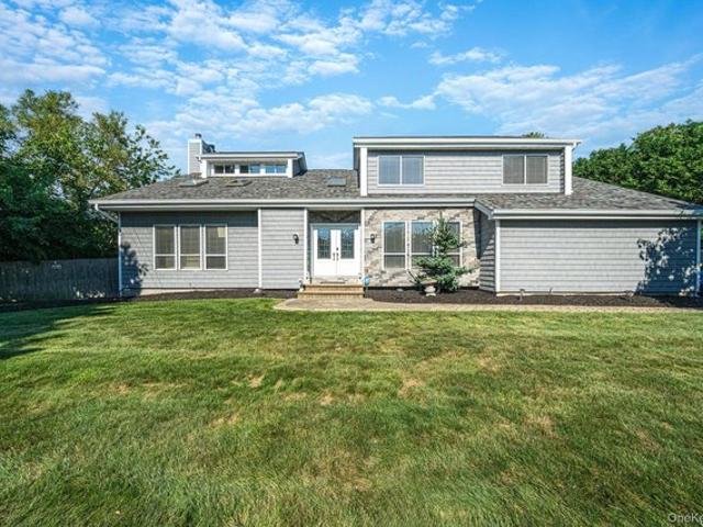 House for sale in Miller Place, New York