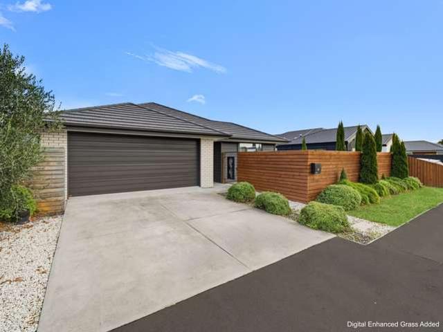 House for sale in Chaslands, Canterbury