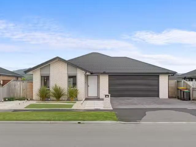 House for sale in Chaslands, Canterbury