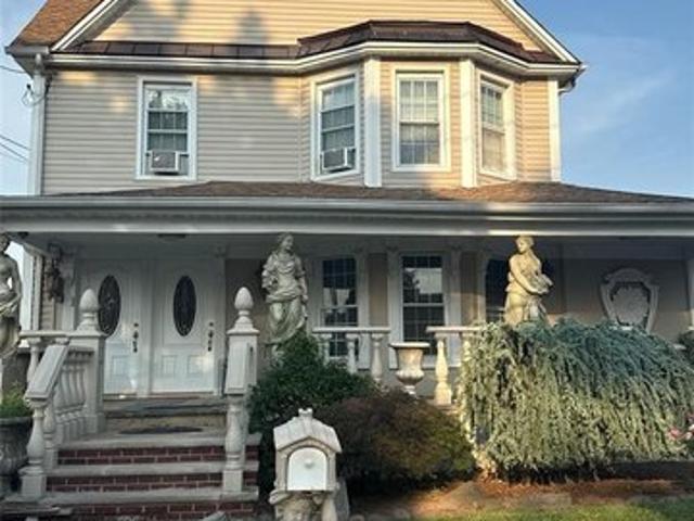 House for sale in Bergenfield, New Jersey