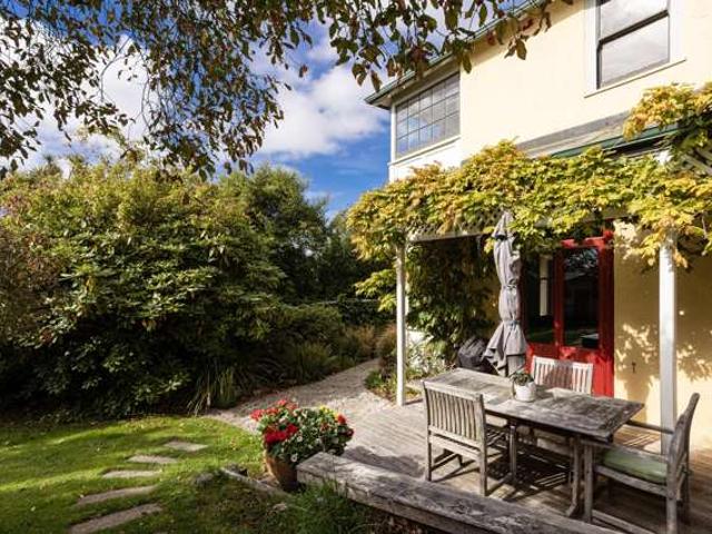 House for sale in Otakou
