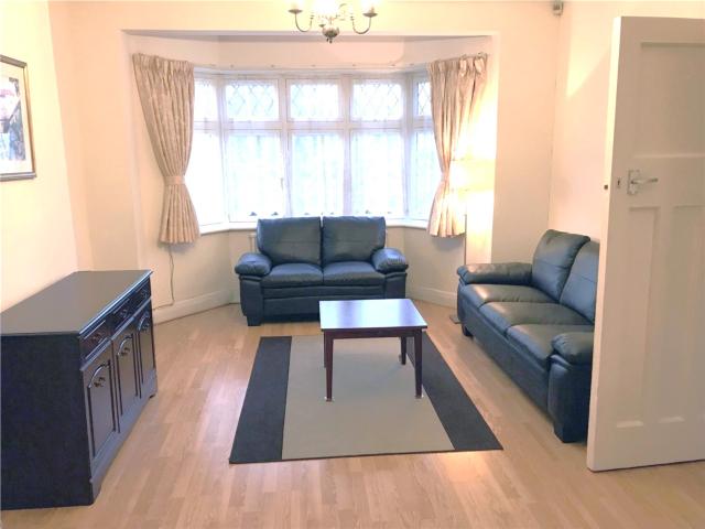 Apartment for rent in London Borough of Ealing, Park Royal