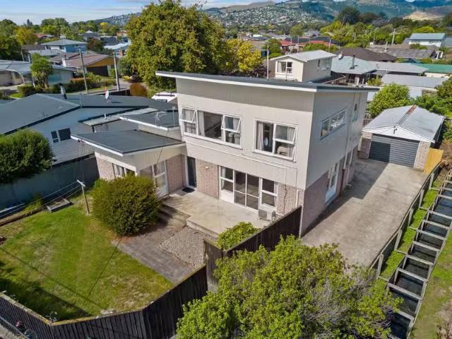 House for sale in Chaslands, Canterbury