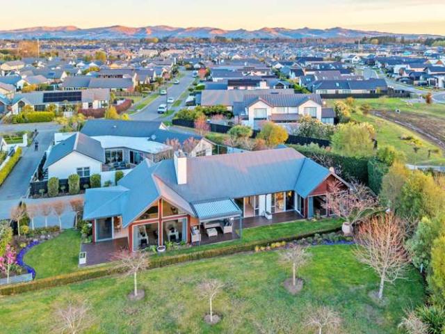 House for sale in Chaslands, Canterbury