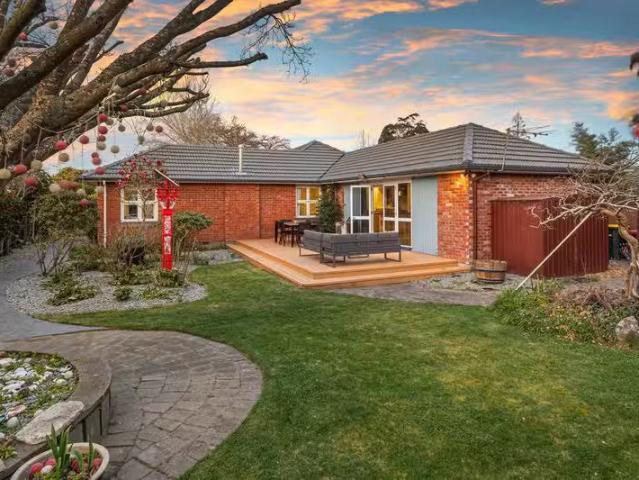 House for sale in Chaslands, Canterbury